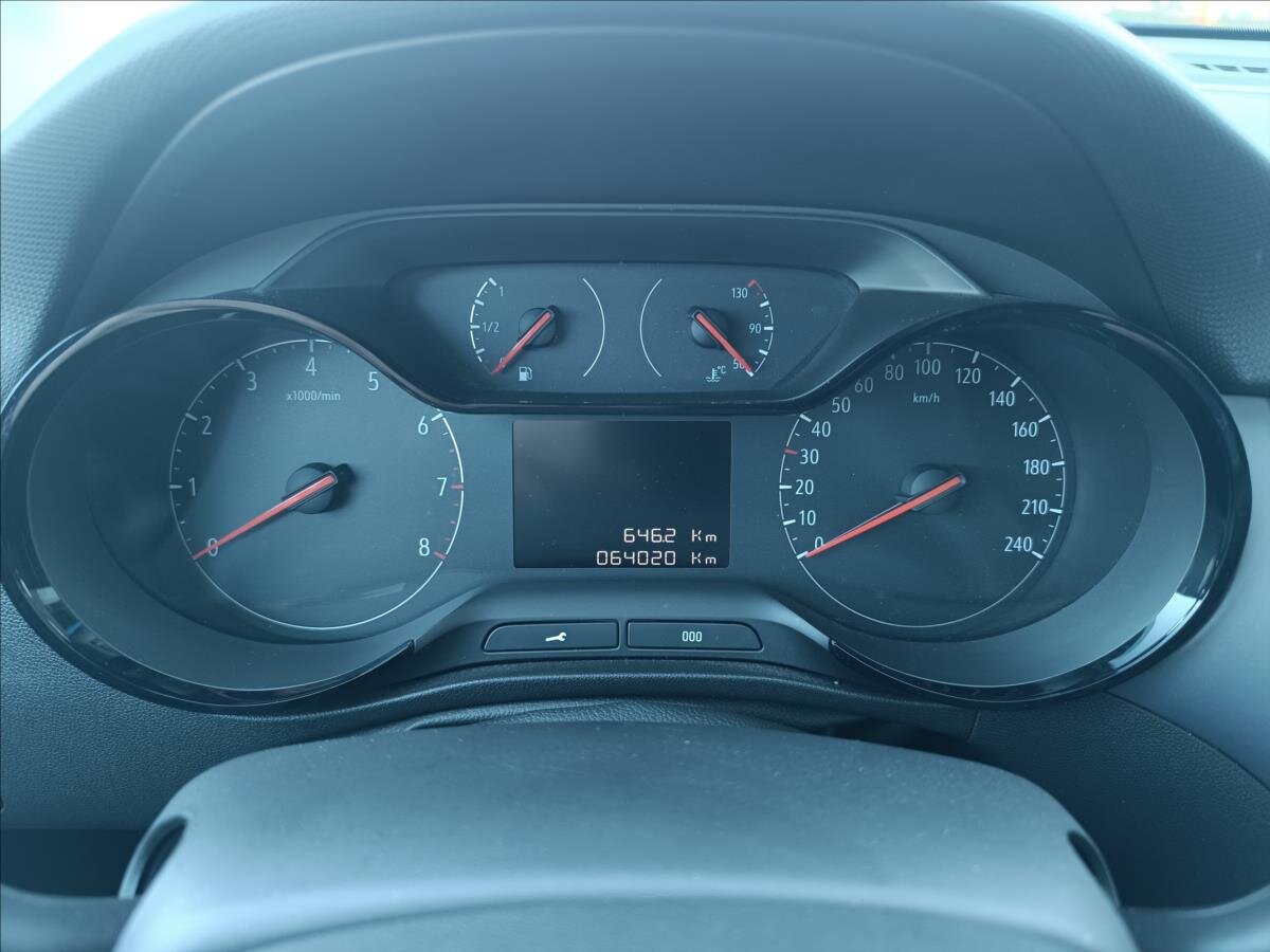 Opel Crossland X SUV / Terénní 1,2 l 81 kw