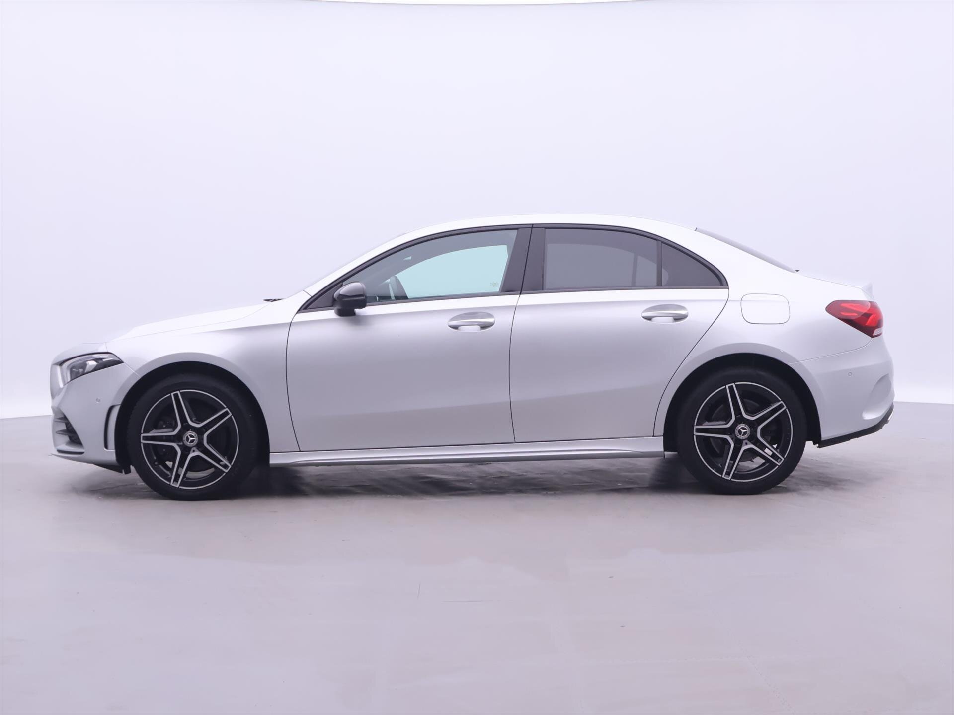 Mercedes-Benz Třídy A Sedan / Limuzína 1,3 l 118 kw