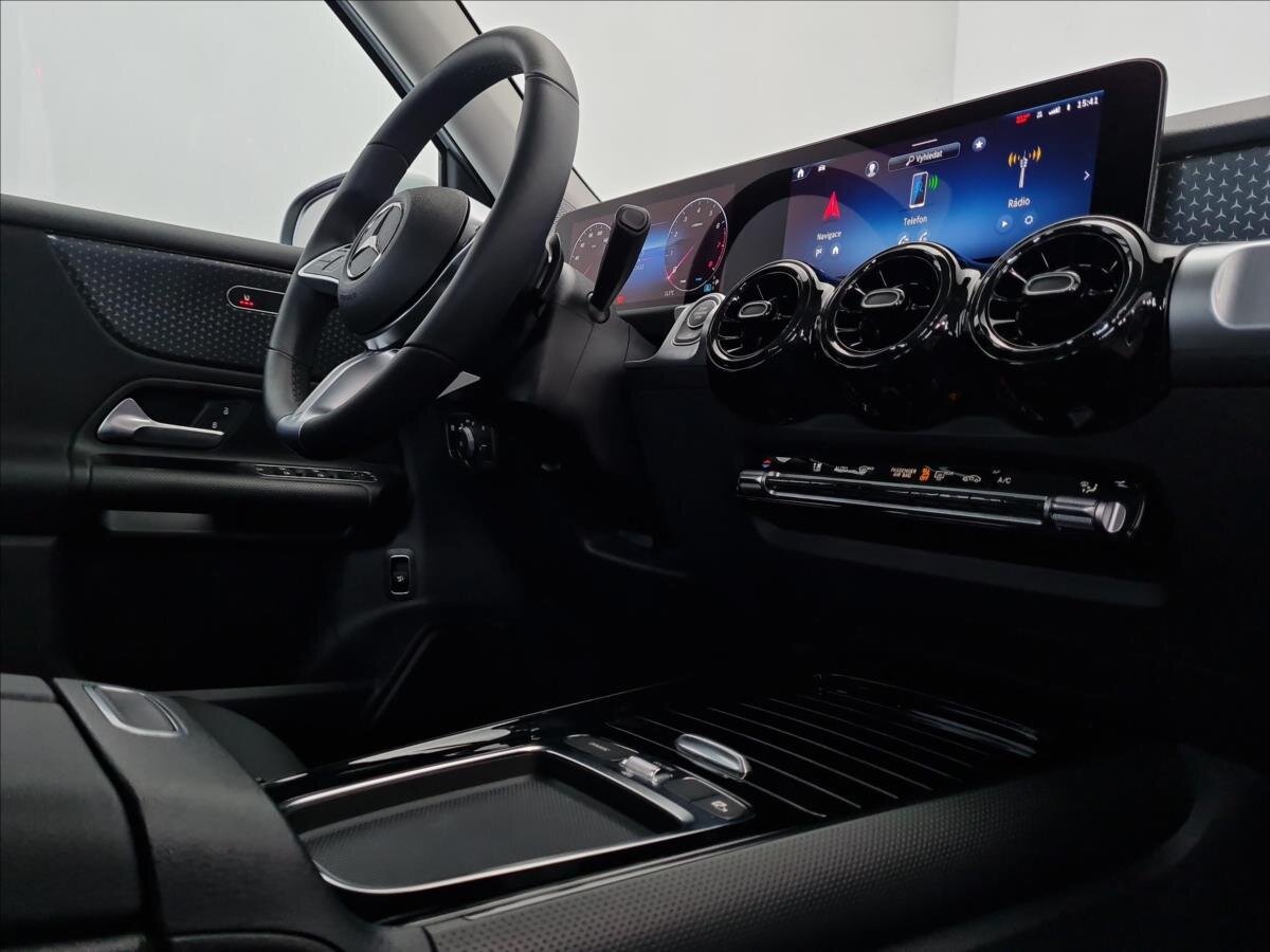 Mercedes-Benz GLB SUV / Terénní 2,0 l 140 kw