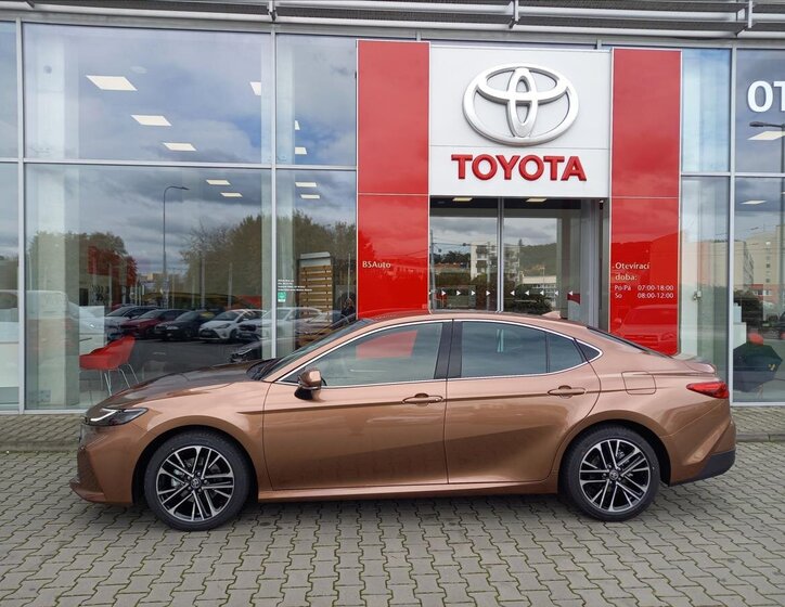 Toyota Camry Sedan / Limuzína 2,5 l 169 kw
