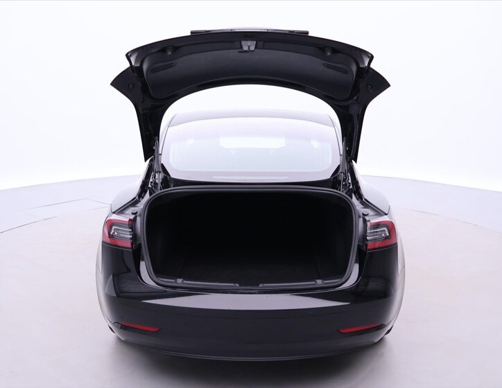 Tesla Model 3 Sedan / Limuzína 0,0 340 kw