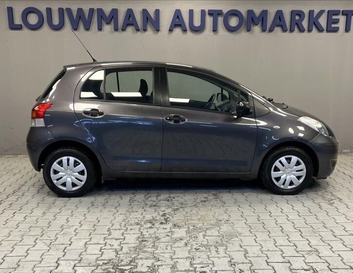 Toyota Yaris Hatchback 998,0 51 kw