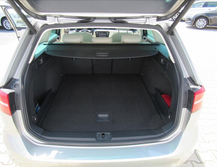 Volkswagen Passat 25