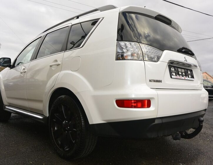 Mitsubishi Outlander SUV 2,3 l 130 kw