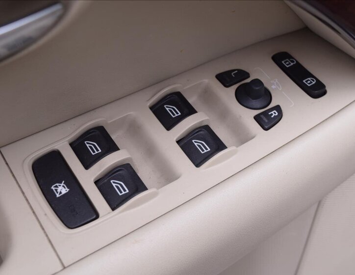 Volvo XC70 Kombi 2,4 l 120 kw