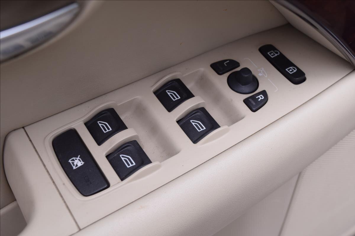 Volvo XC70 Kombi 2,4 l 120 kw