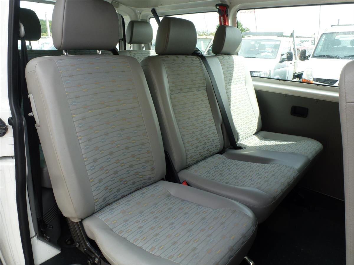 Volkswagen Transporter Kombi 2,0 l 62 kw