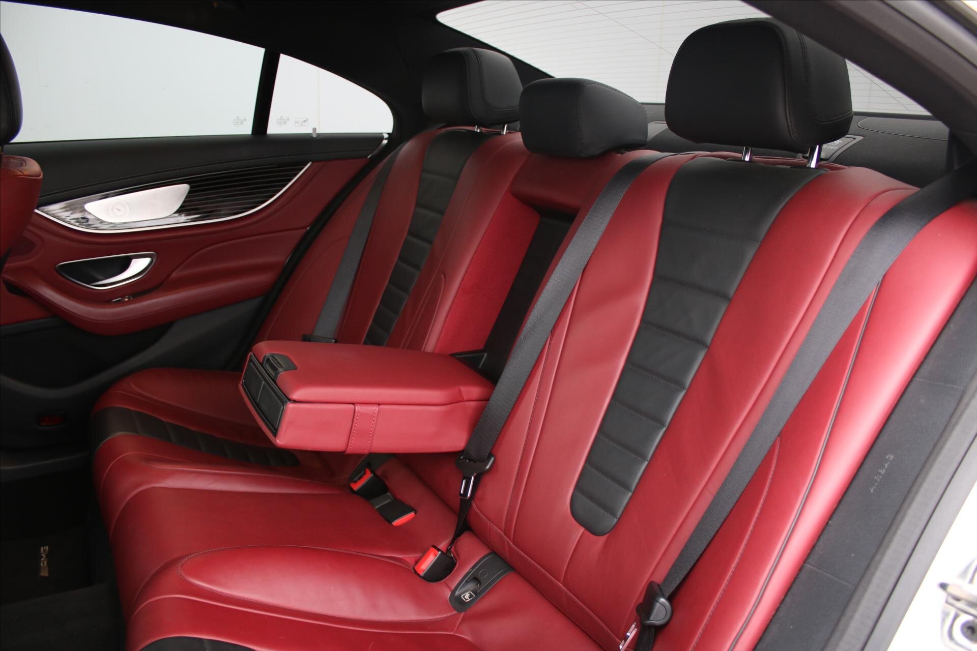 Mercedes-Benz CLS Sedan 3,0 l 270 kw