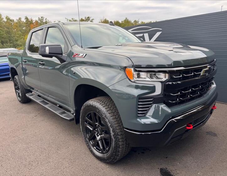 Chevrolet Silverado 4