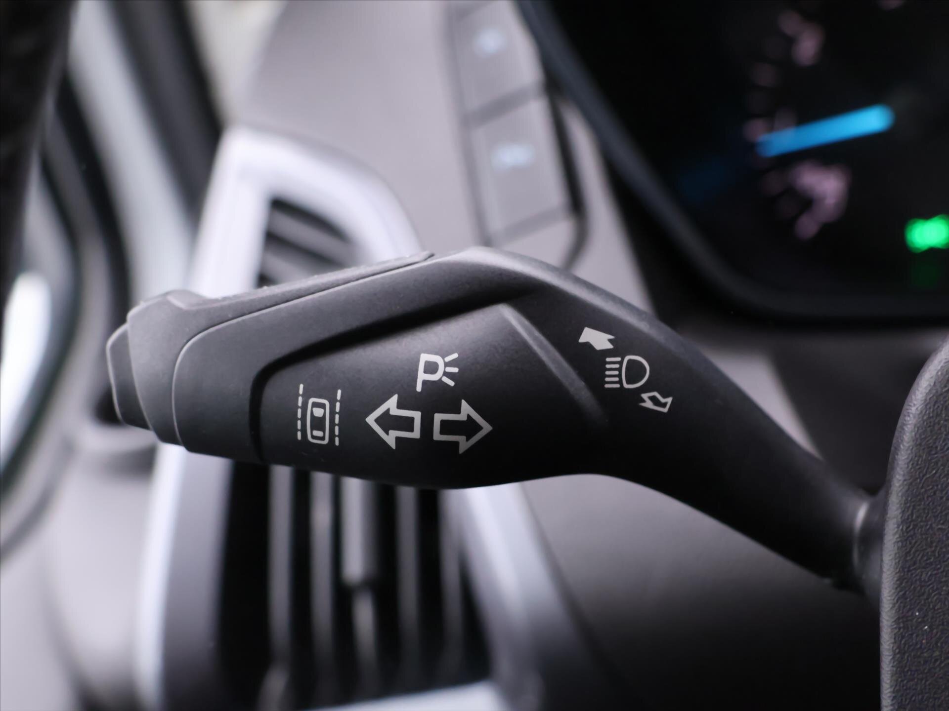 Ford Tourneo Custom Kombi 2,0 l 96 kw