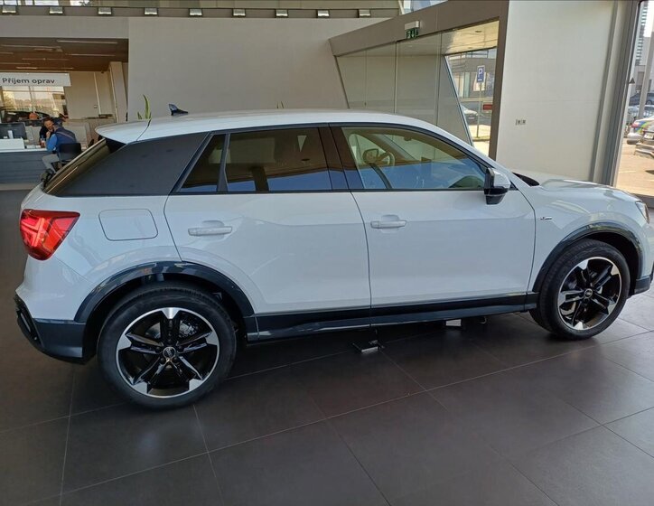 Audi Q2 4