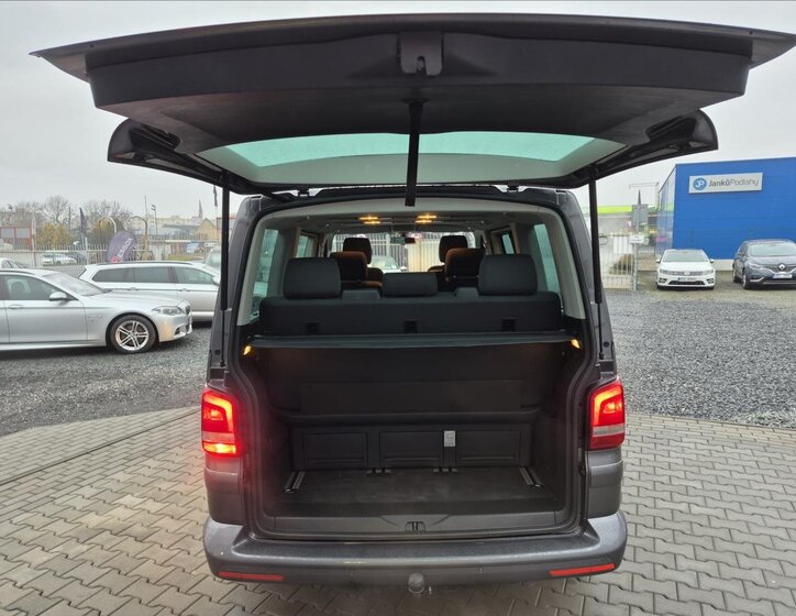 Volkswagen Multivan 12