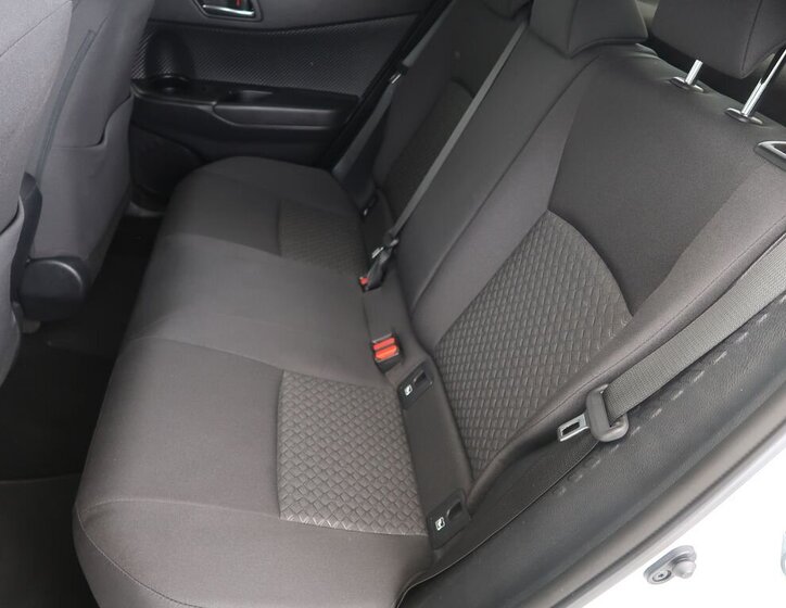 Toyota C-HR SUV 1,8 l 72 kw