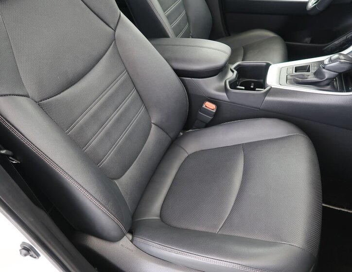 Toyota RAV4 Kombi 2,5 l 131 kw