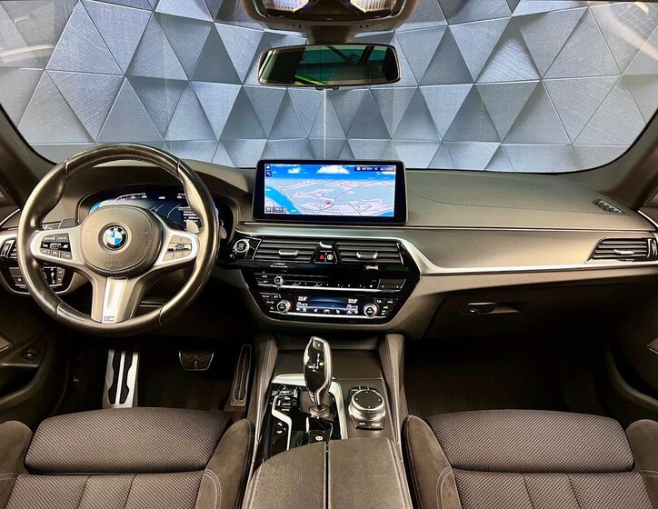 BMW Řada 5 Kombi 3,0 l 210 kw