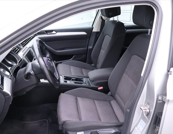 Volkswagen Passat Kombi 1,6 l 88 kw