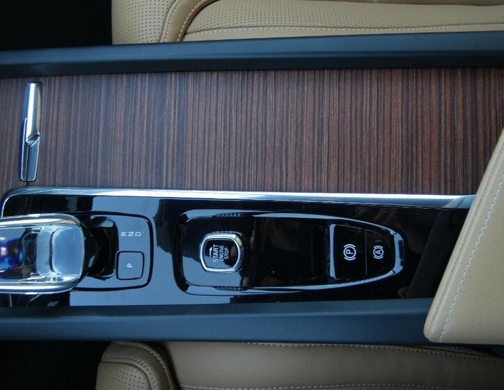 Volvo XC60 SUV / Terénní 2,0 l 145 kw