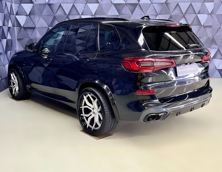 BMW X5 SUV / Terénní 4,4 l 457 kw