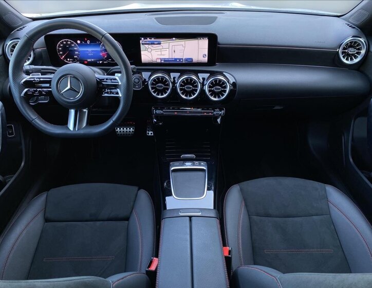 Mercedes-Benz Třídy A Sedan / Limuzína 1,3 l 120 kw