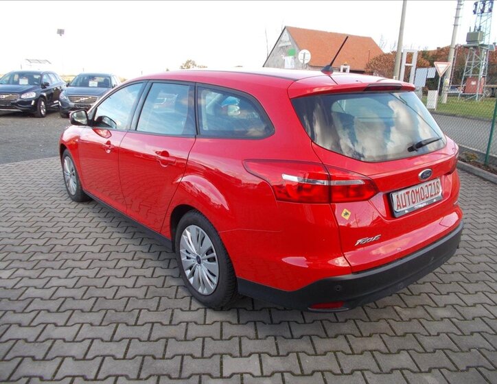 Ford Focus Kombi 999,0 74 kw