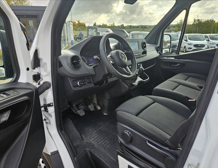 Mercedes-Benz Sprinter 9