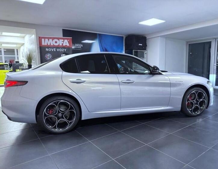 Alfa Romeo Giulia 4