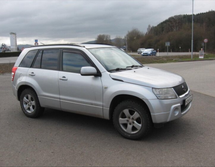 Suzuki Grand Vitara Kombi 2,0 l 103 kw