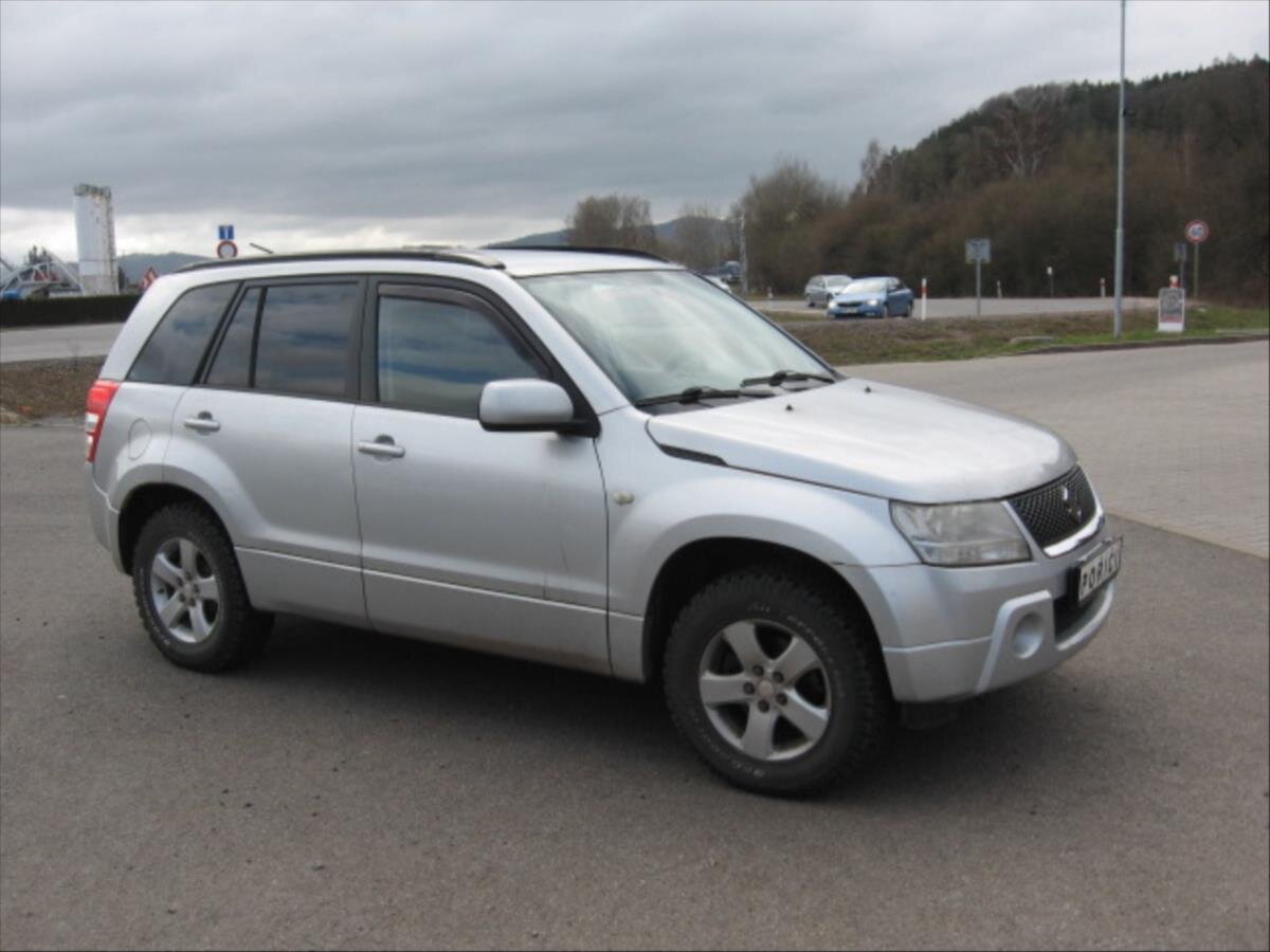 Suzuki Grand Vitara Kombi 2,0 l 103 kw