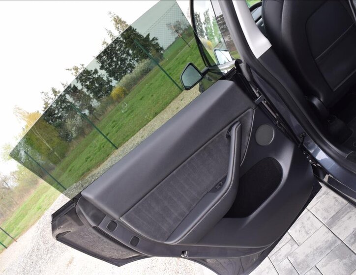 Tesla Model Y SUV / Terénní 0,0 378 kw