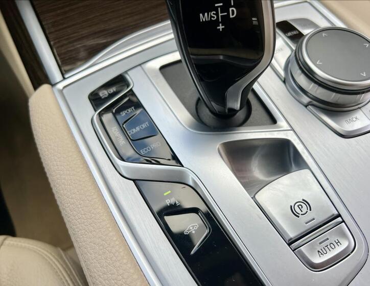BMW Řada 7 43