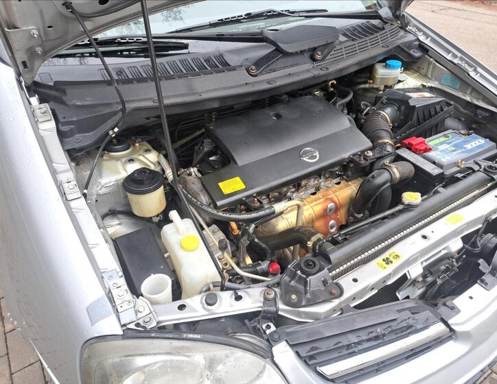 Nissan Almera Tino 43