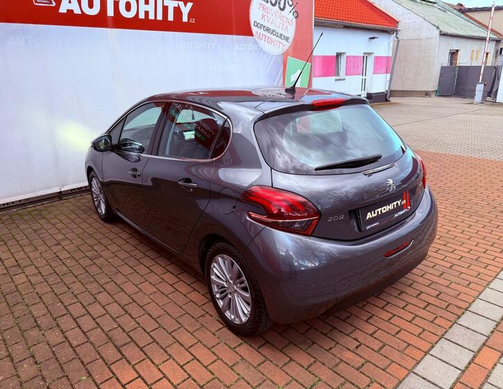 Peugeot 208 9