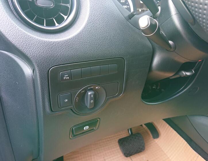 Mercedes-Benz Vito 13