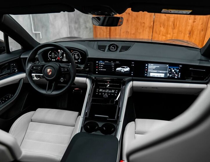 Porsche Panamera 24