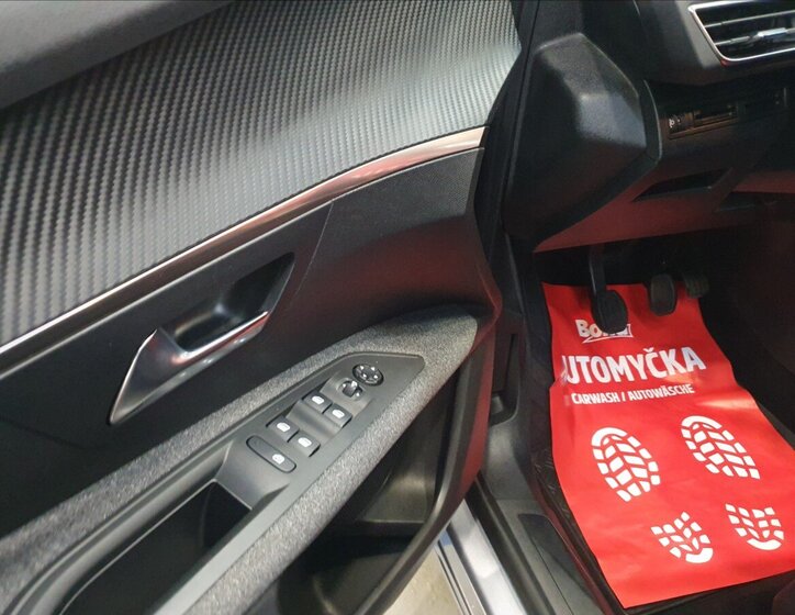 Peugeot 3008 SUV / Terénní 1,2 l 96 kw