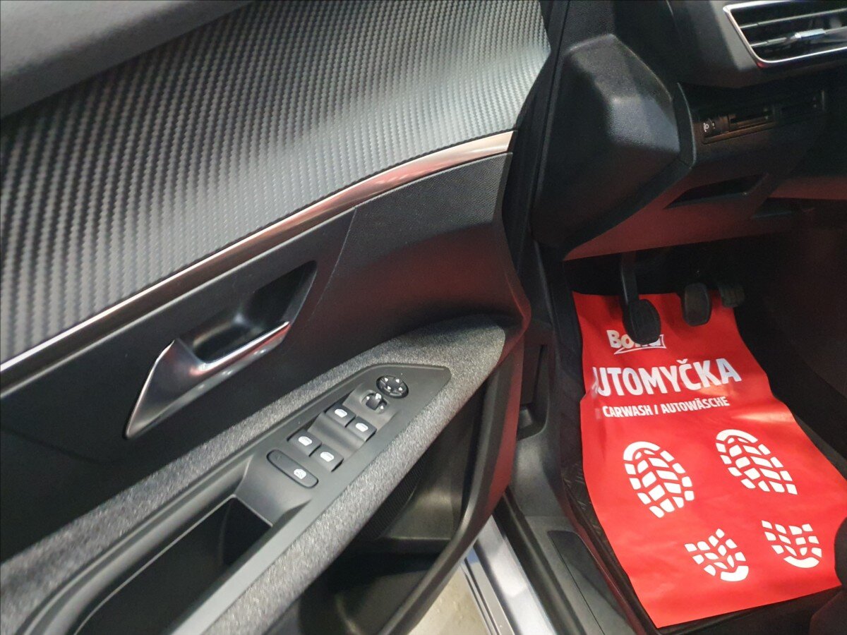 Peugeot 3008 SUV / Terénní 1,2 l 96 kw