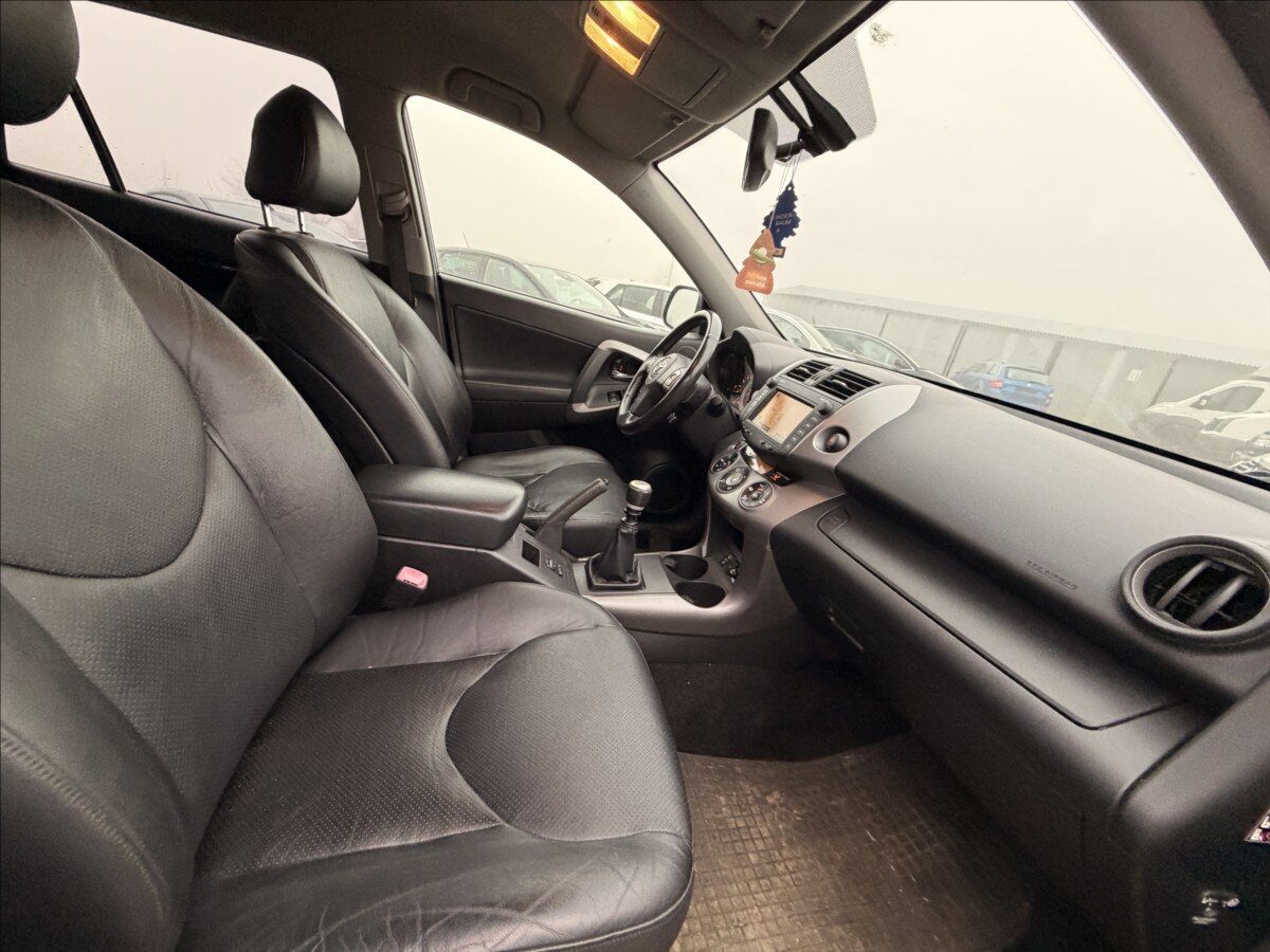 Toyota RAV4 SUV / Terénní 2,2 l 130 kw