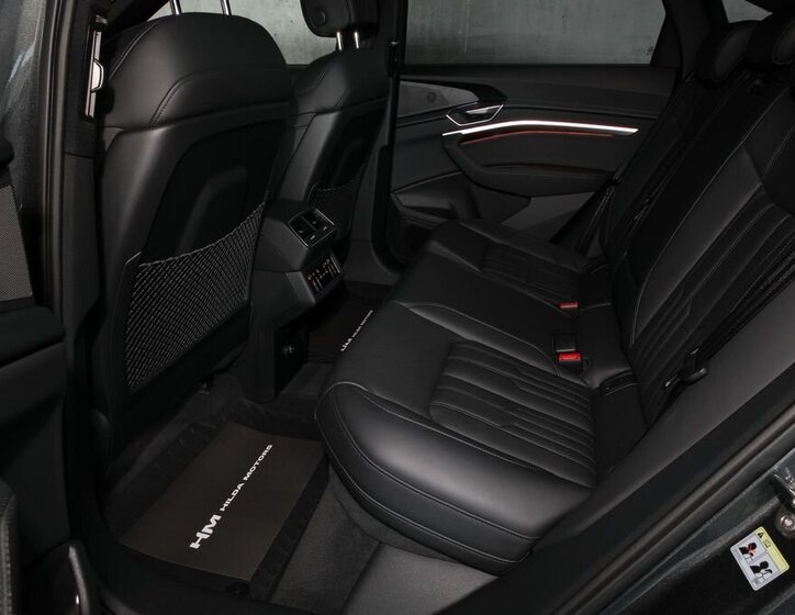 Audi e-tron SUV / Terénní 0,0 300 kw