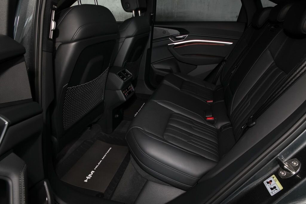 Audi e-tron SUV / Terénní 0,0 300 kw