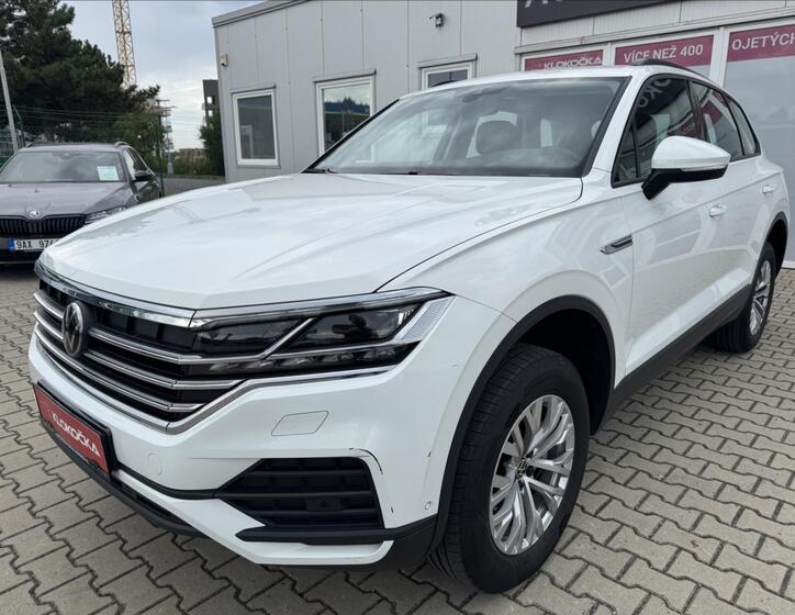 Volkswagen Touareg 1