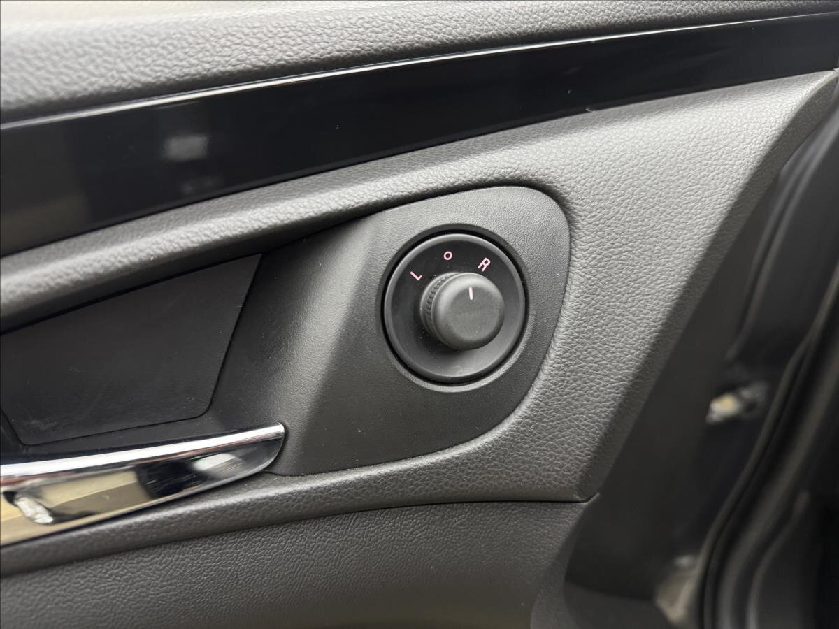 Opel Insignia Sedan / Limuzína 2,0 l 118 kw