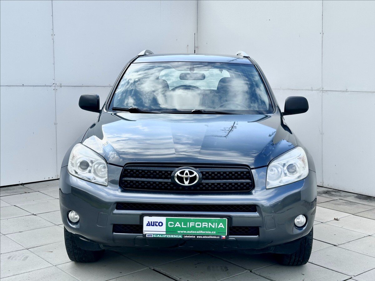 Toyota RAV4 SUV 2,2 l 100 kw