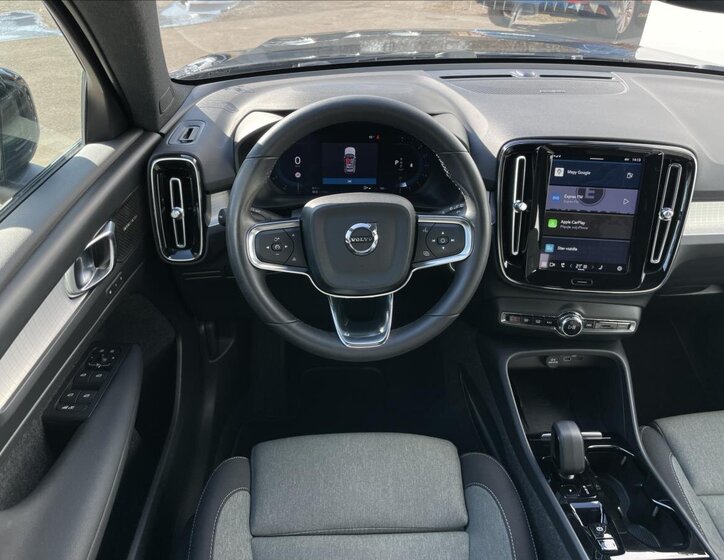 Volvo XC40 SUV / Terénní 2,0 l 145 kw