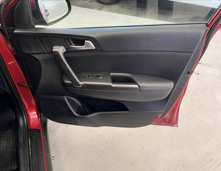 KIA Sportage SUV / Terénní 2,0 l 100 kw