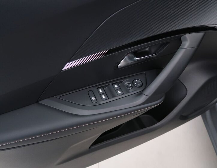 Peugeot 2008 SUV / Terénní 1,2 l 74 kw