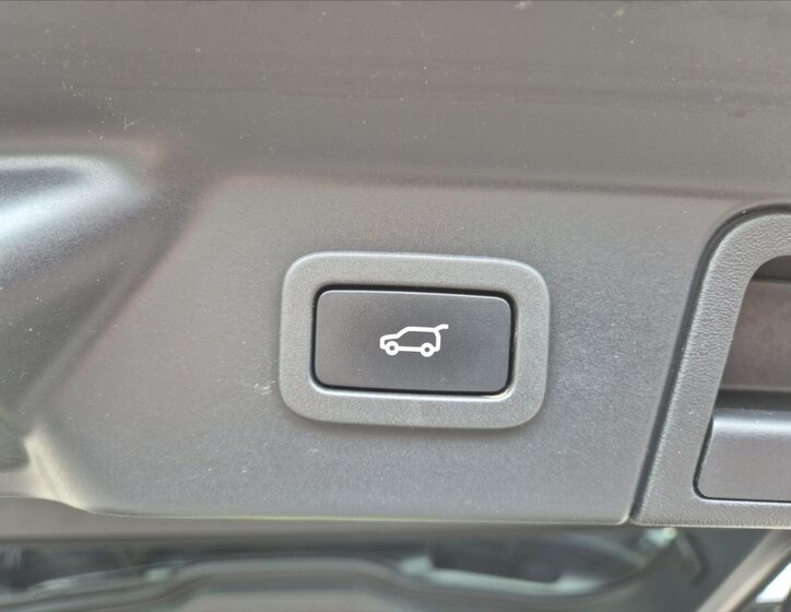 Land Rover Range Rover Velar SUV 2,0 l 150 kw