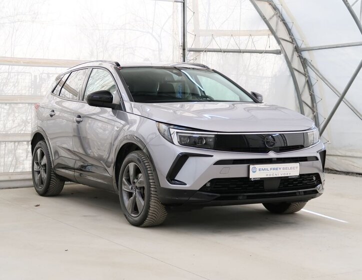 Opel Grandland SUV 1,2 l 96 kw