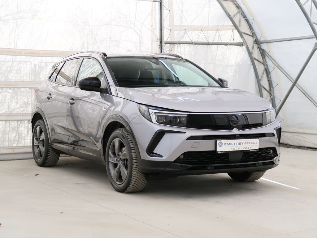 Opel Grandland SUV 1,2 l 96 kw