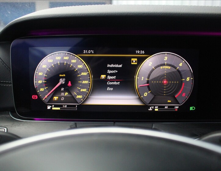 Mercedes-Benz Třídy E 27