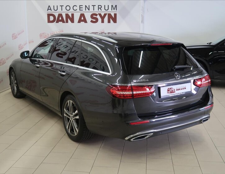 Mercedes-Benz Třídy E Kombi 2,0 l 143 kw